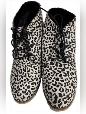 Journee Collection Tatum Leopard Print Lace-Up Ankle Booties in SZ. 10